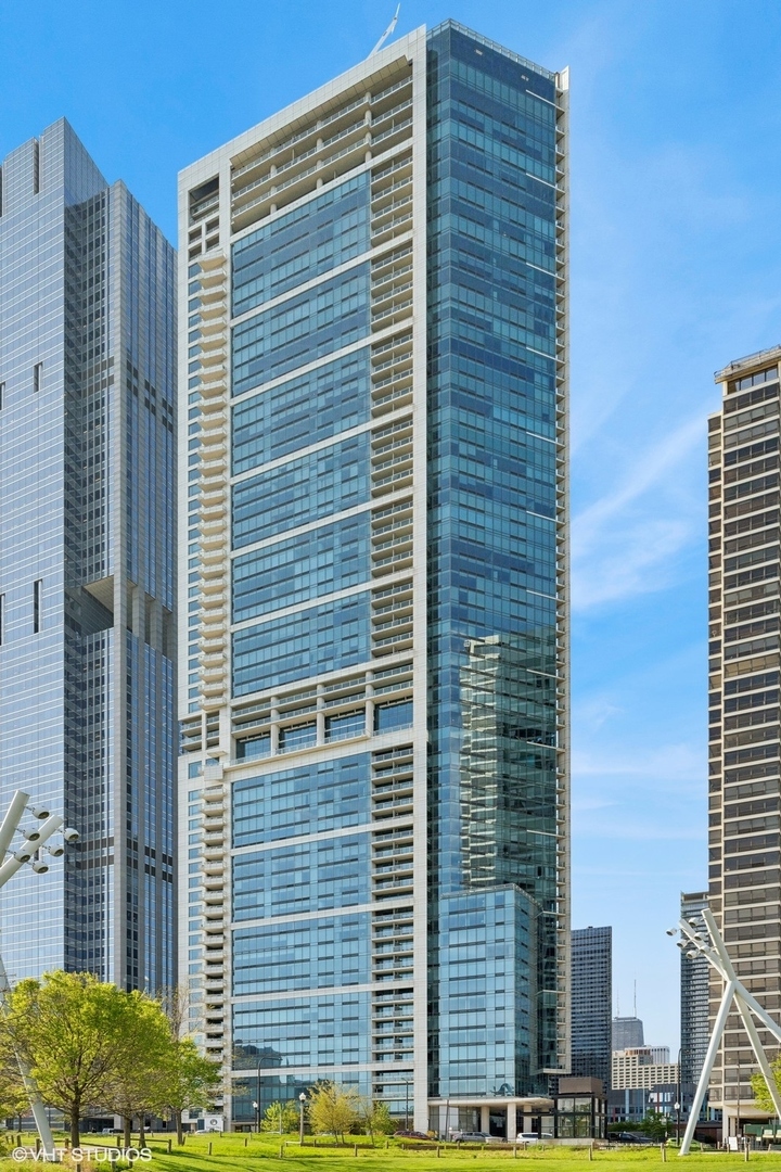 Property Photo: 340 E Randolph Street 3006 IL 60601