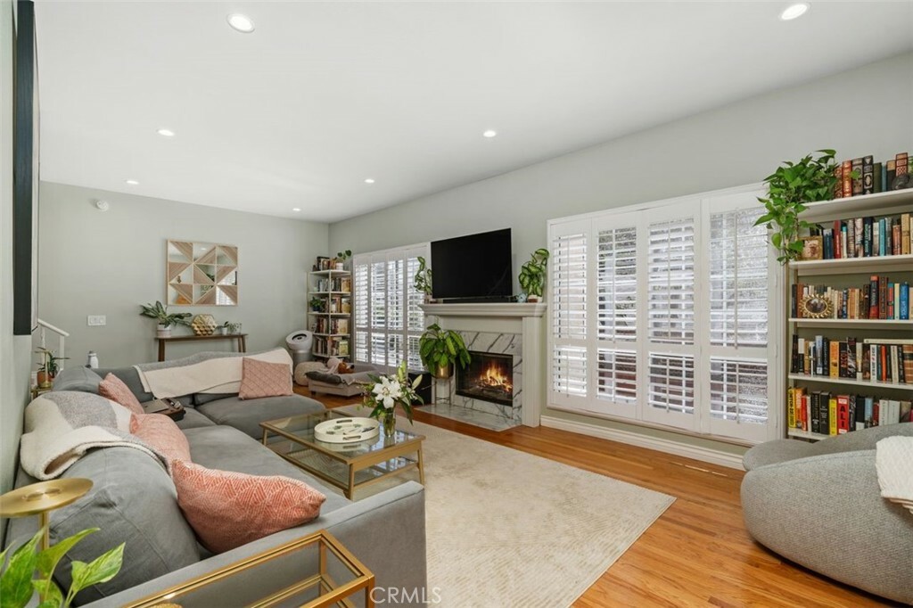 Property Photo: 4444 Moorpark Way 202 CA 91602