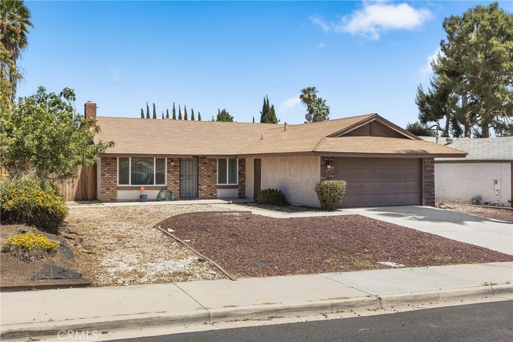 Property Photo: 11050 Davis Street CA 92557