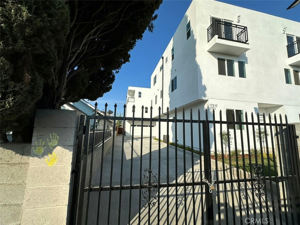 Property Photo:  1731 E 69th Street  CA 90001 