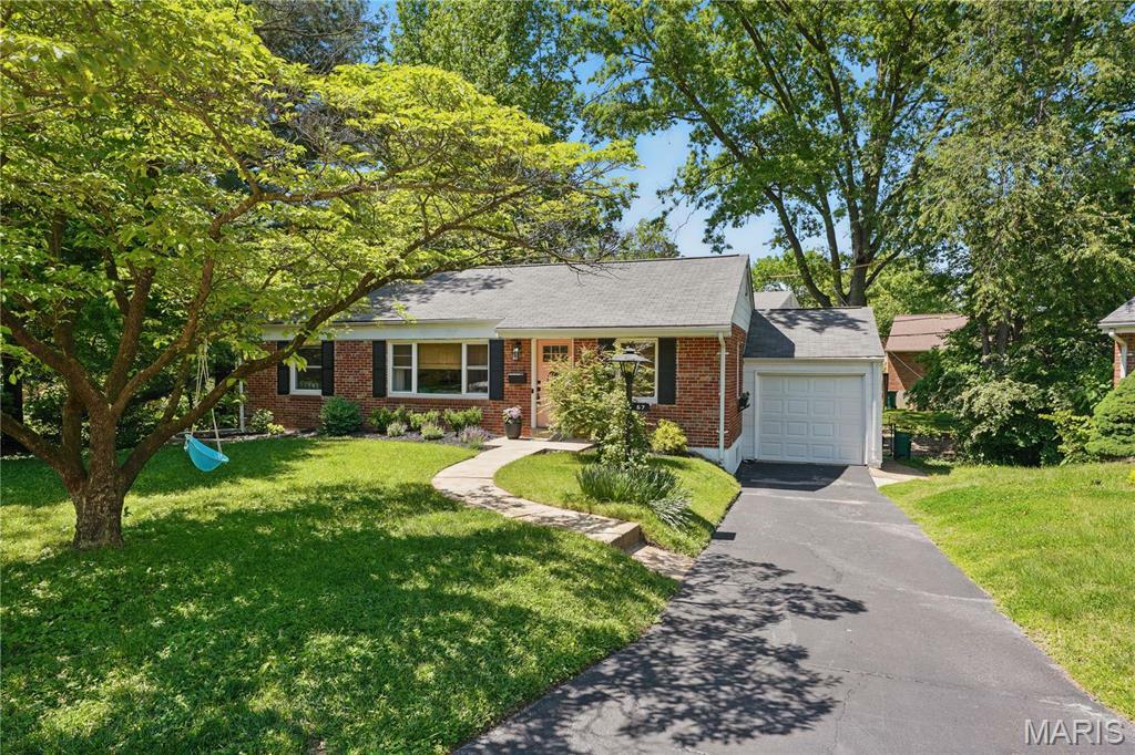 Property Photo: 67 Turf Court MO 63119