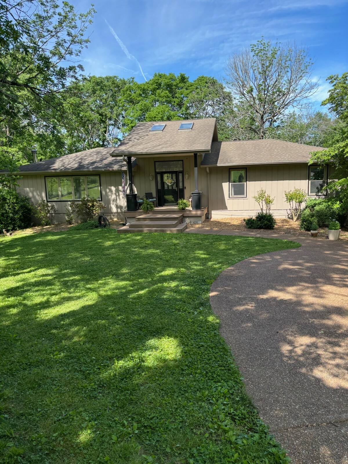 Property Photo:  113 Karen Dr  TN 37122 