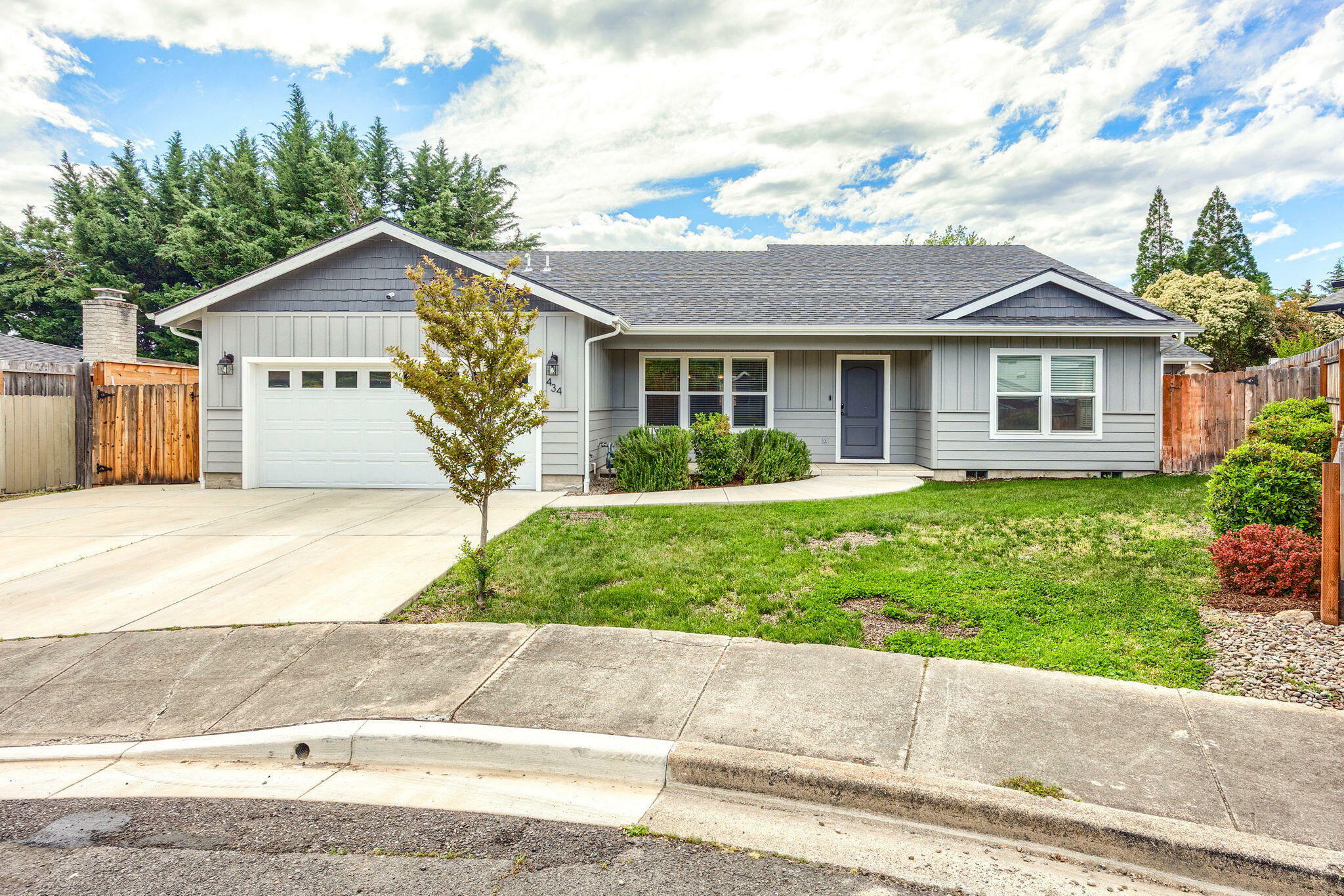 434 Bowmont Circle  Medford OR 97504 photo