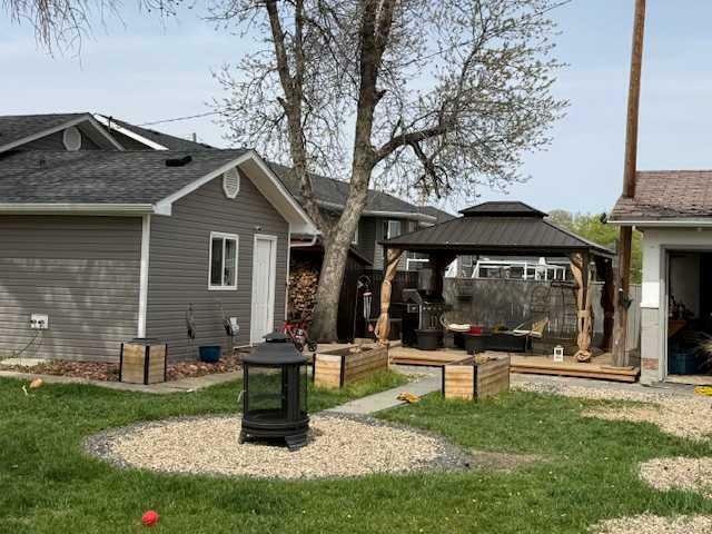 Property Photo:  148 4 Street  AB T0J 0Y0 