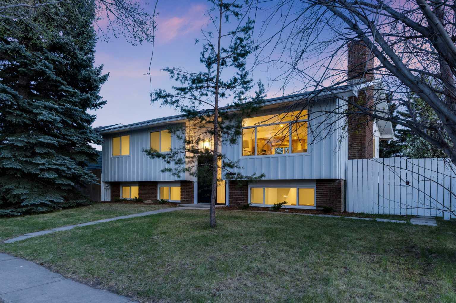 Property Photo: 11 Stimson Road SW AB T1V 1C7
