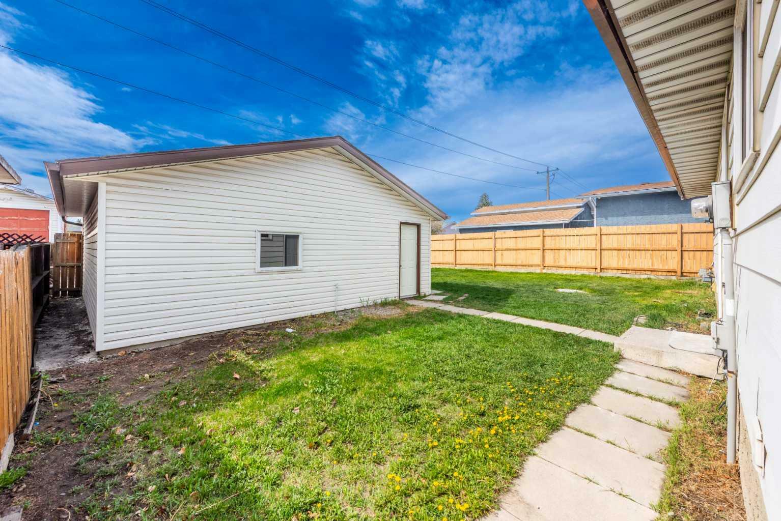 Property Photo: 5207 44 Avenue NE AB T1Y 2Z9