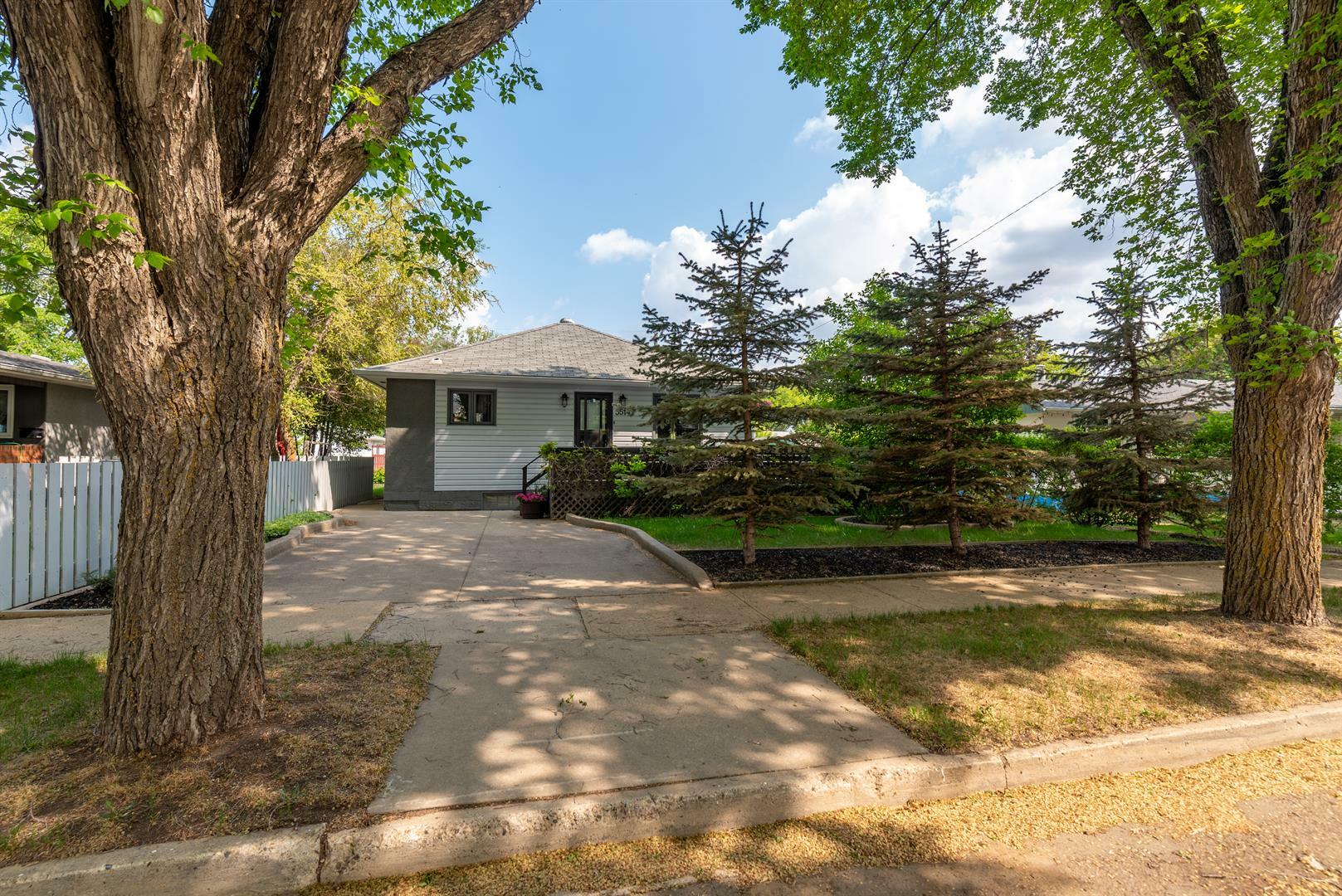 Photo de la propriété: 5514 48 Street AB T9V 0J9