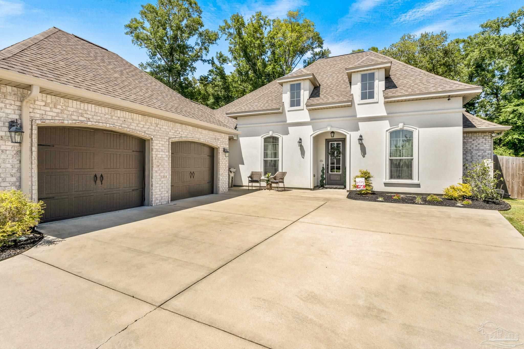 Property Photo: 2120 Eagles Ridge Cv FL 32533