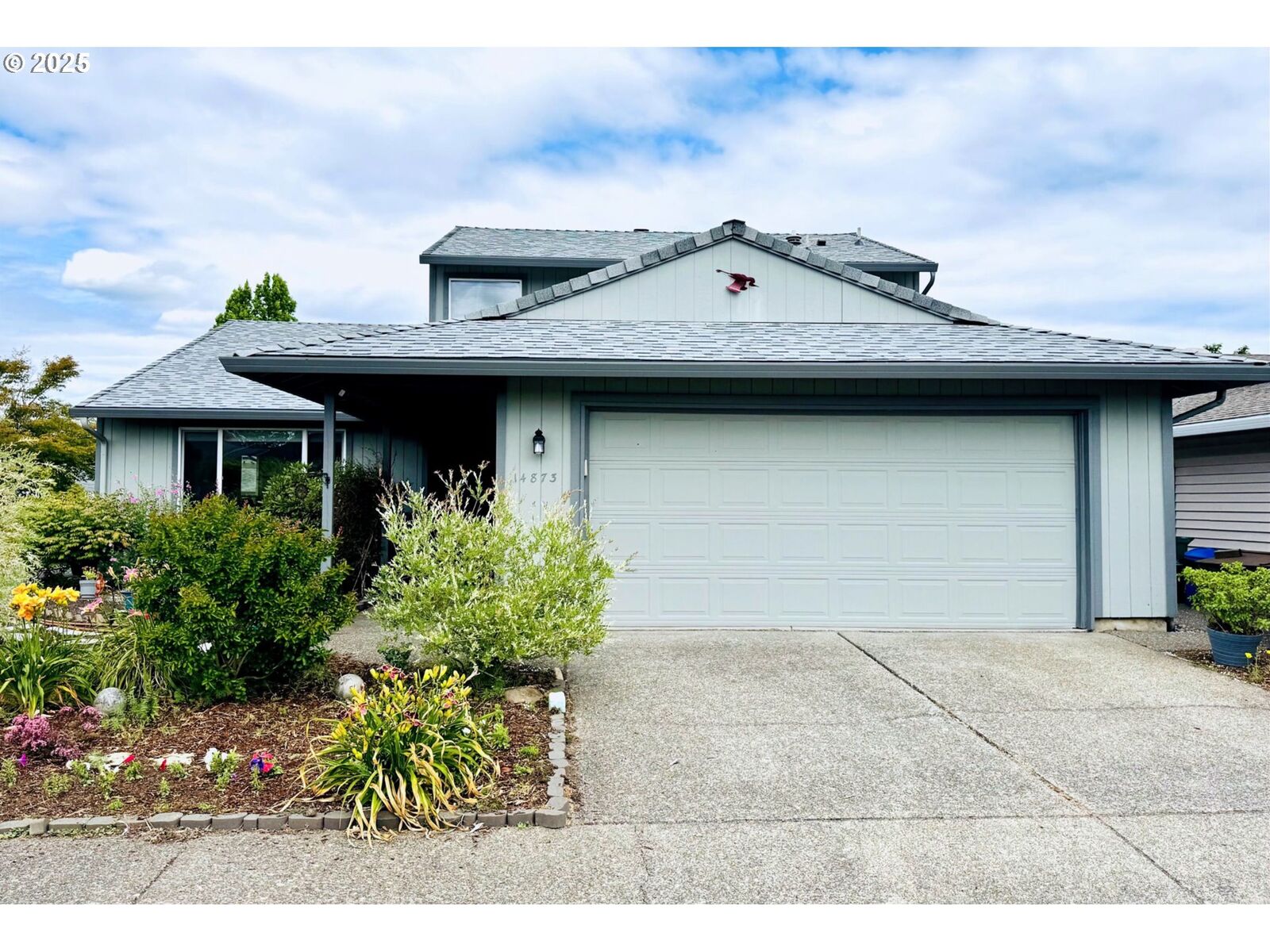 Property Photo:  14873 NE Tillamook St  OR 97230 