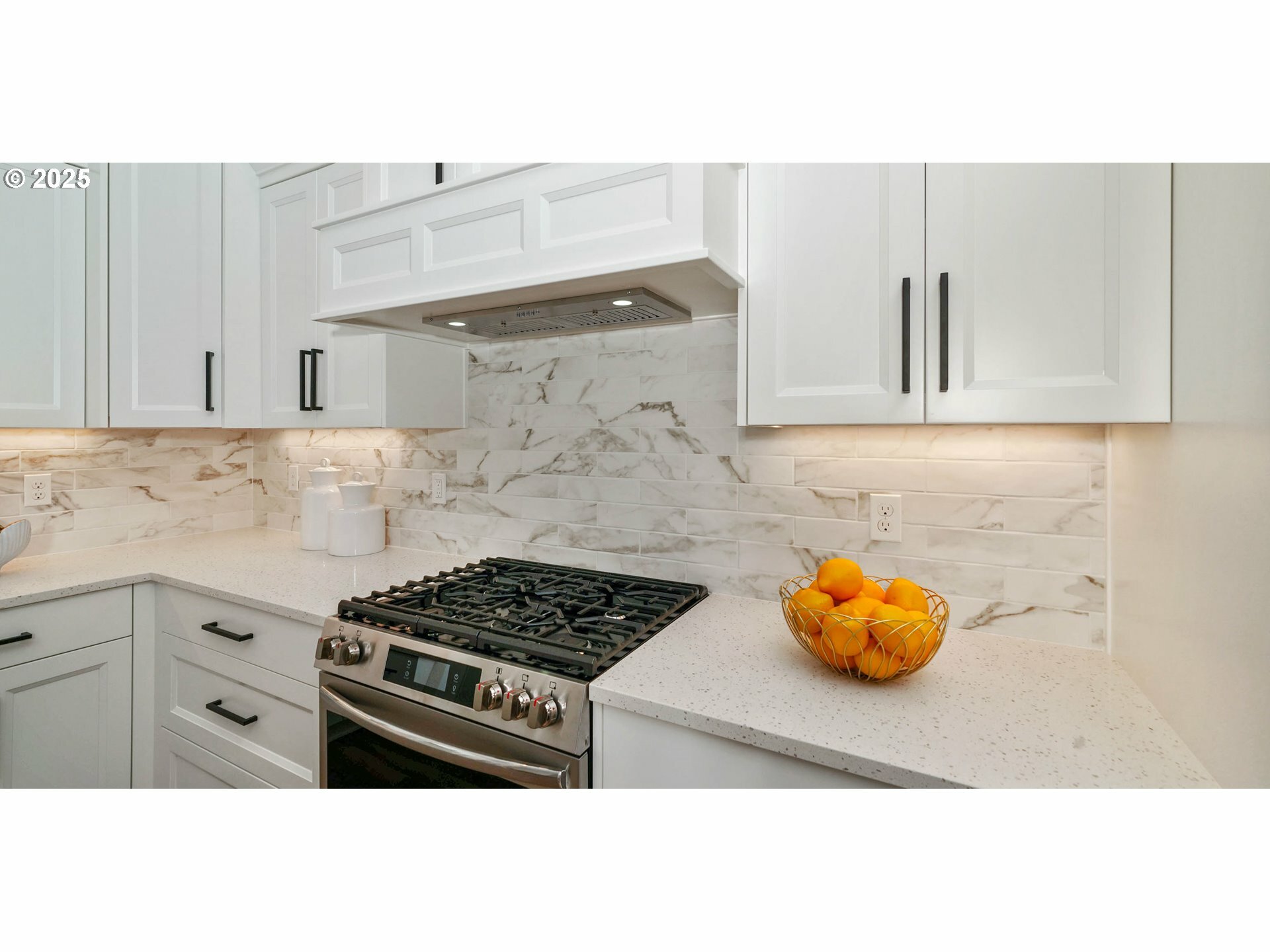 Property Photo: 735 Jordan Elizabeth Ave SE OR 97306