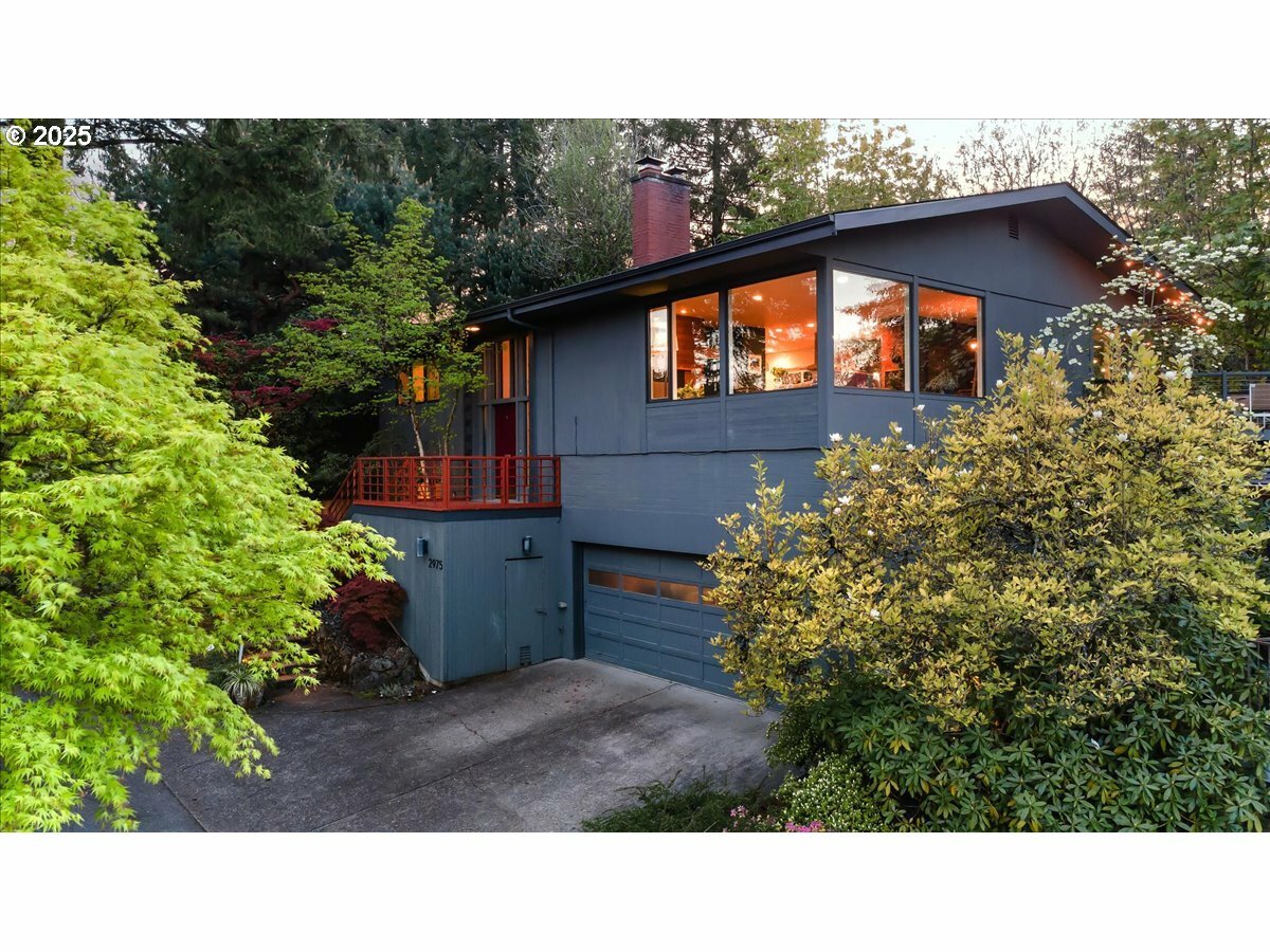 2975 SW Canterbury Ln  Portland OR 97205 photo