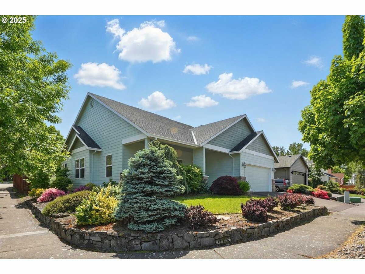 Property Photo: 20498 NE Lakeside Dr OR 97024
