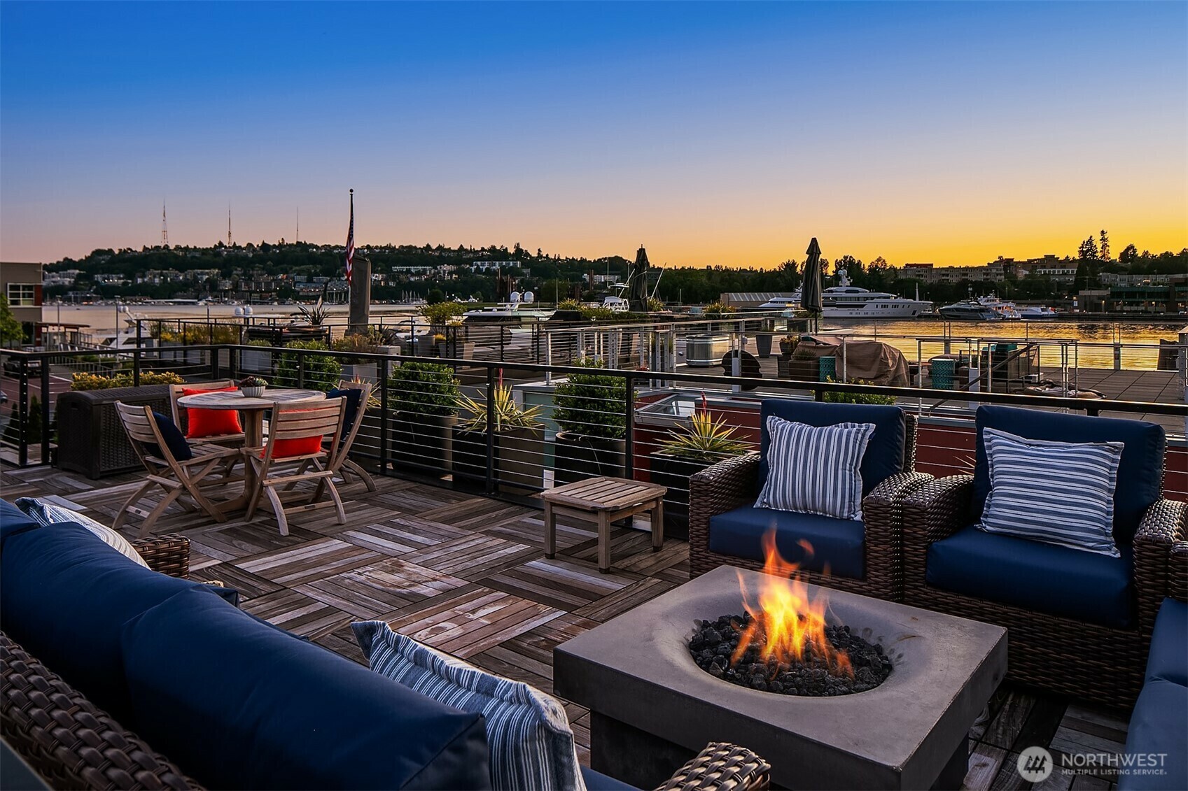 Property Photo: 2821 Fairview Avenue E 5 WA 98102