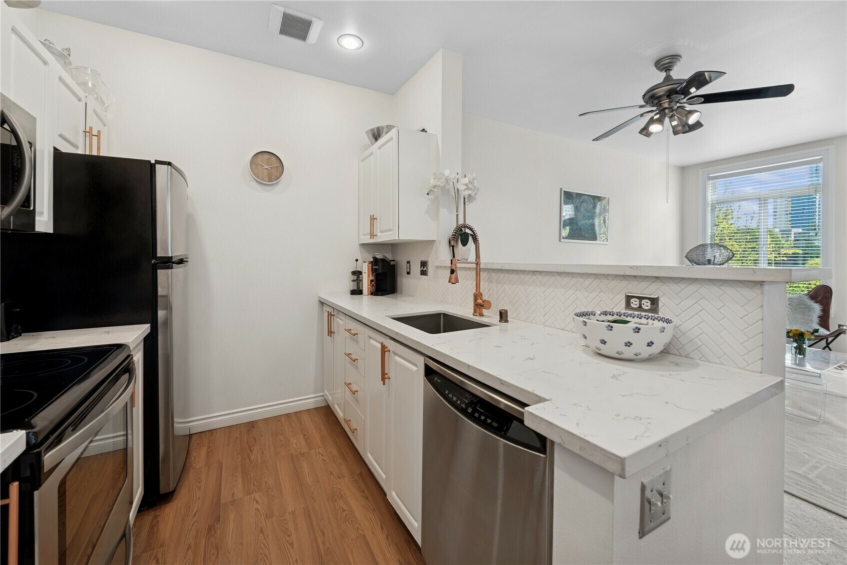 Property Photo: 2415 2nd Avenue 438 WA 98121