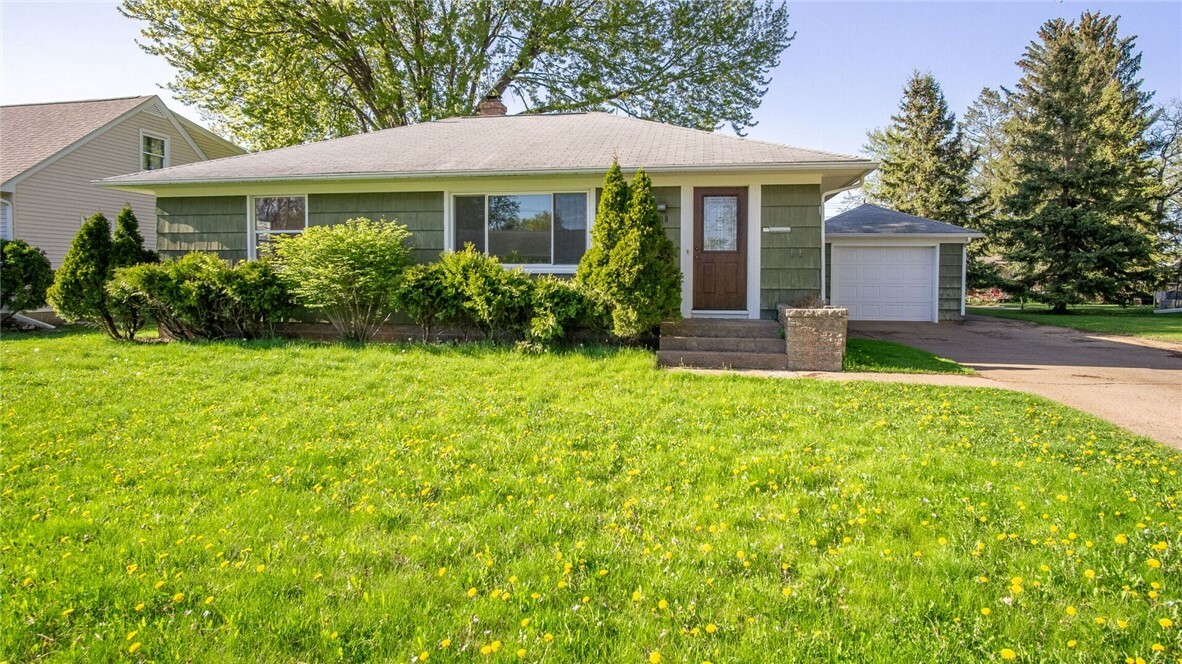 Property Photo: 1408 E Lexington Boulevard WI 54701