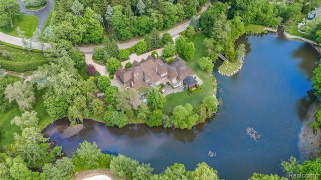 Property Photo: 1055 Orchard Ridge Road MI 48304