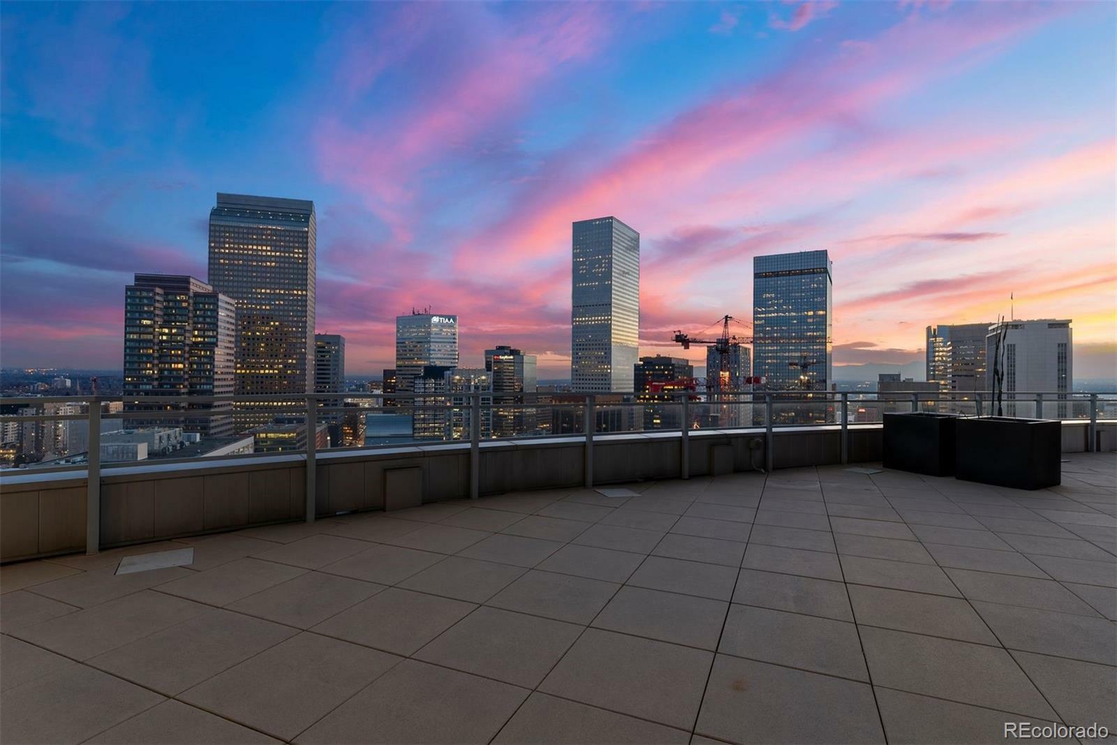 Property Photo:  2001 Lincoln Street 2524  CO 80202 