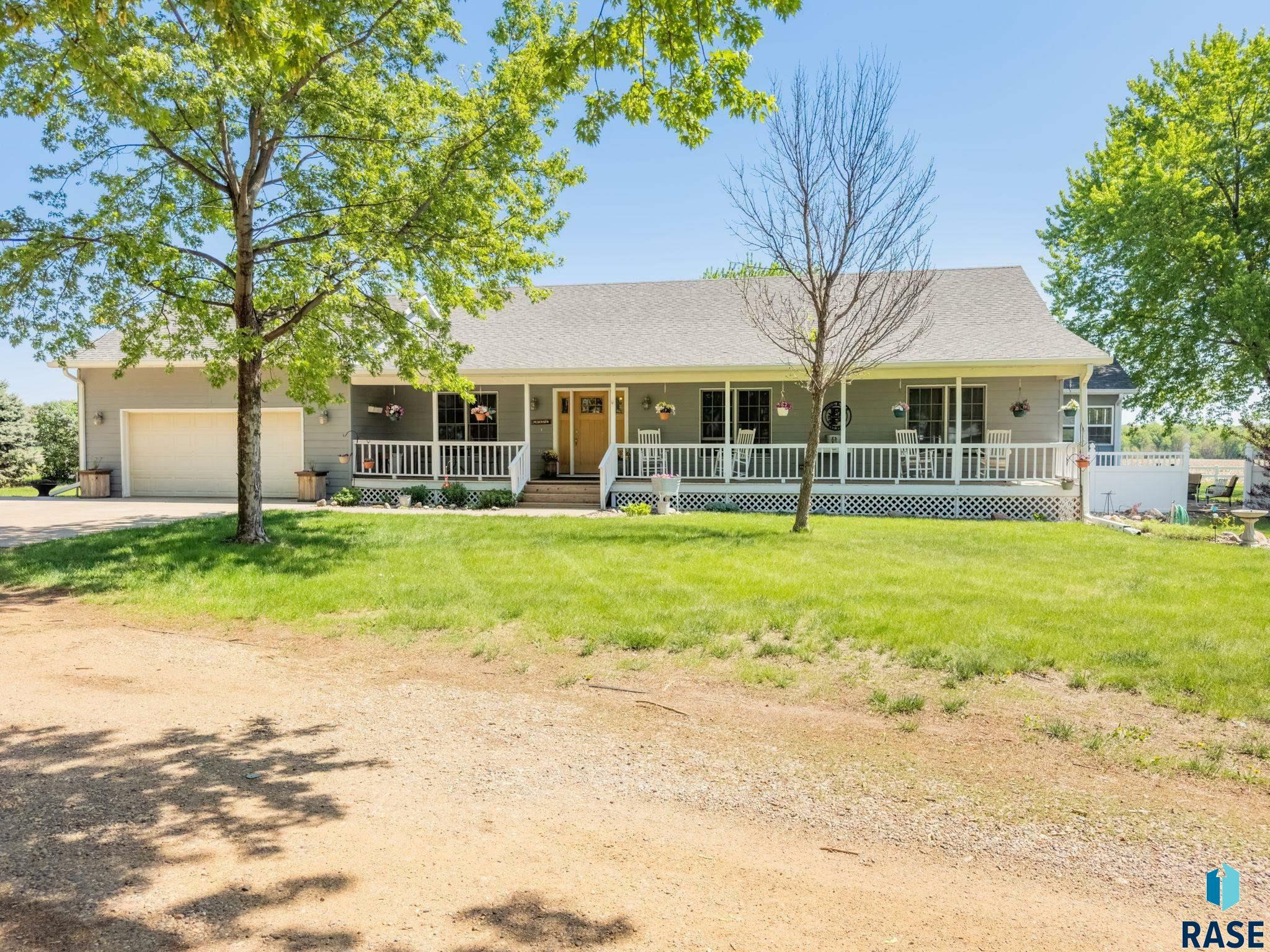 Property Photo: 720 N West St SD 57013