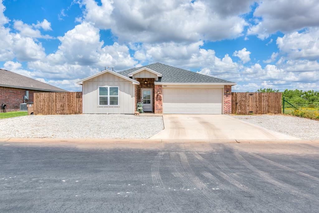 Property Photo: 1501 Montague Ave TX 76905