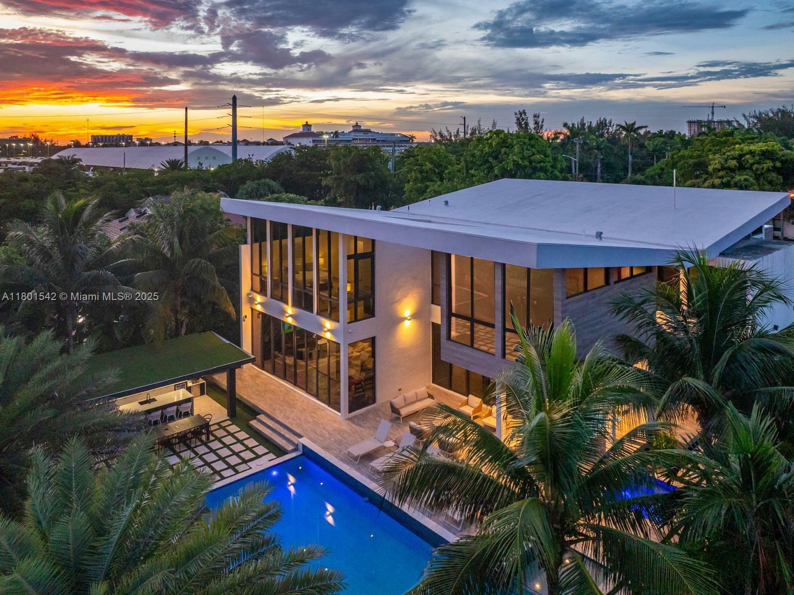 Property Photo: 521 Holiday Dr FL 33009