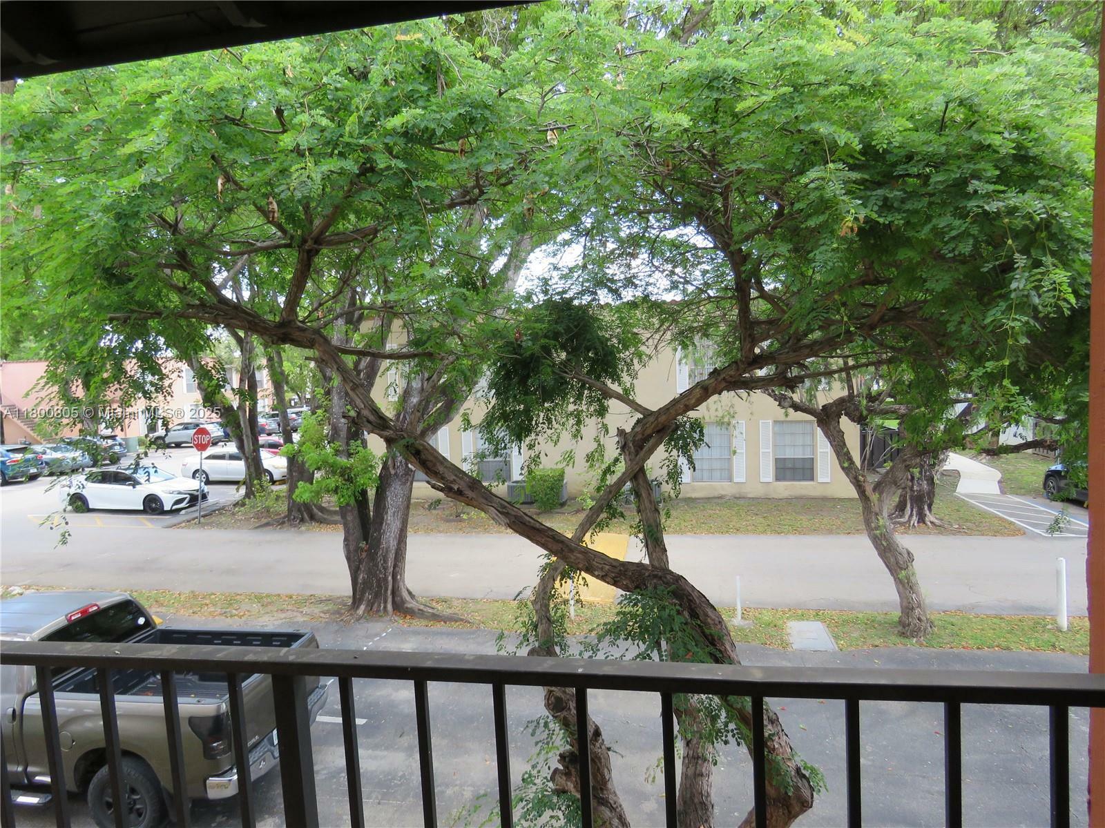 Property Photo: 10822 N Kendall Dr S14 FL 33176