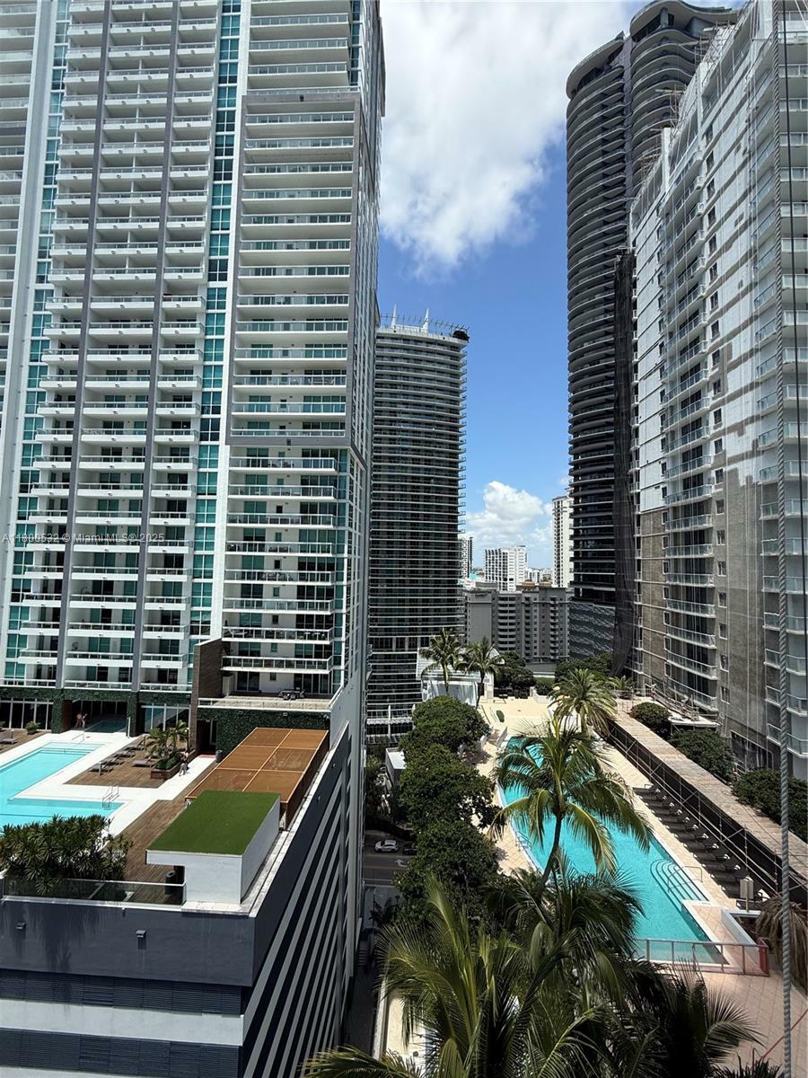 Property Photo: 1060 Brickell Ave 1811 FL 33131