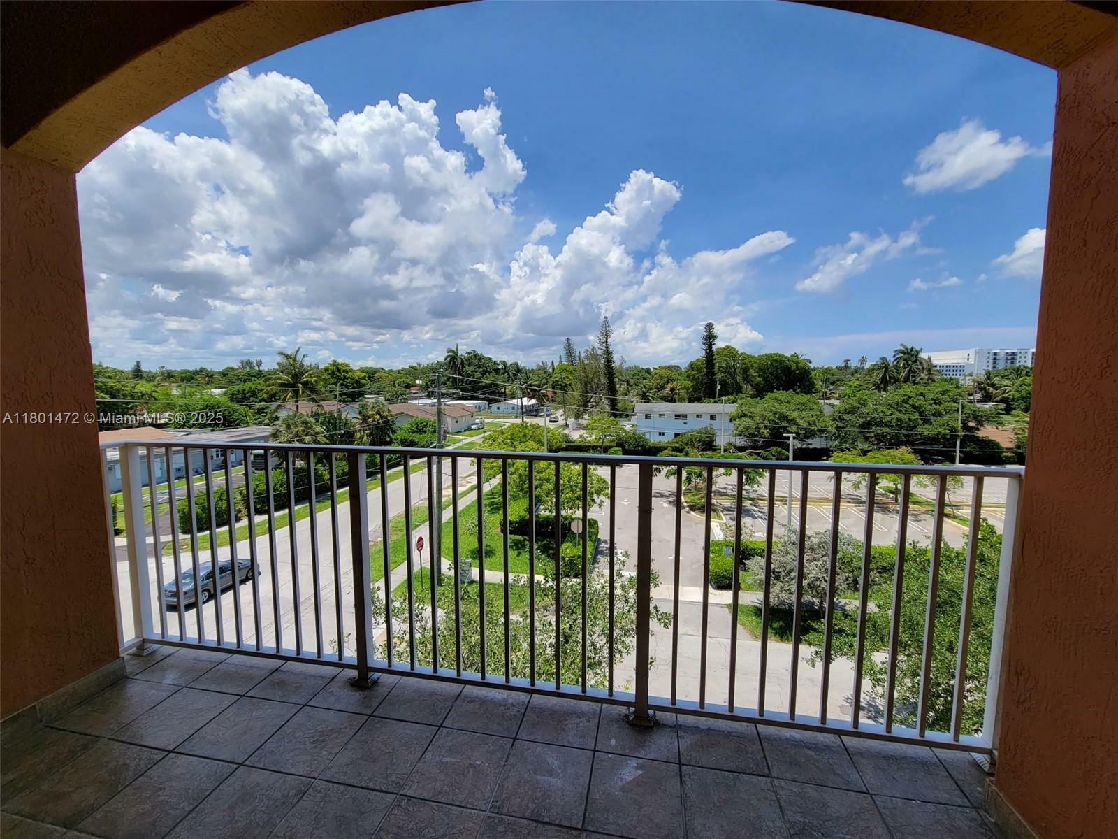 Property Photo: 1300 NE 109th St 405 FL 33161