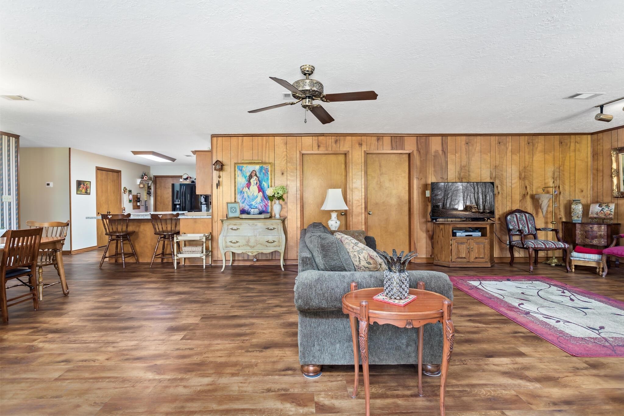 Property Photo: 527 E Walton TX 77657