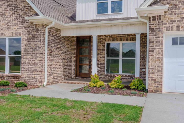 Property Photo:  153 Ashbey Cir  AL 35661 - MUSCLE S 