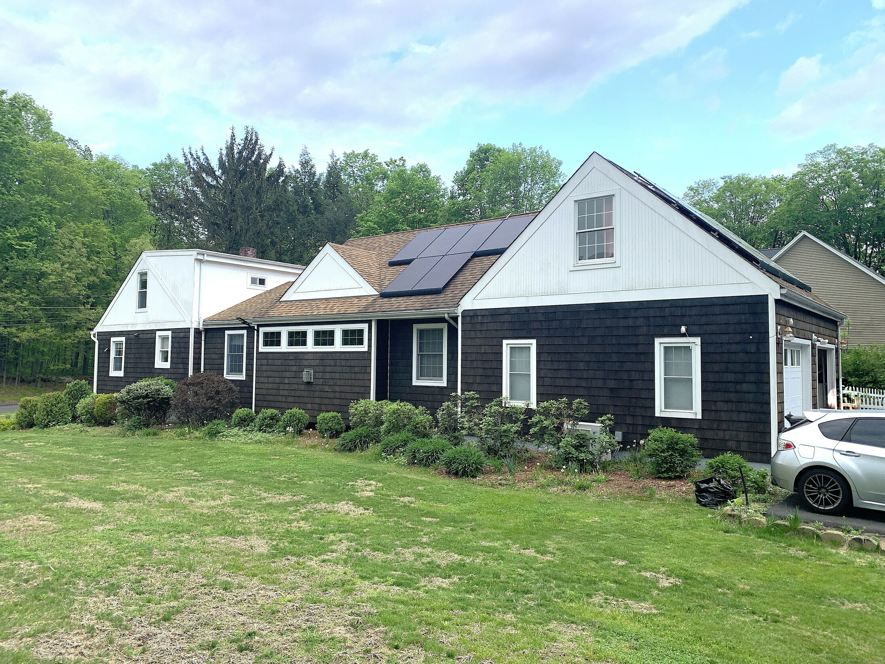 Property Photo: 1013 Wallingford Road CT 06410