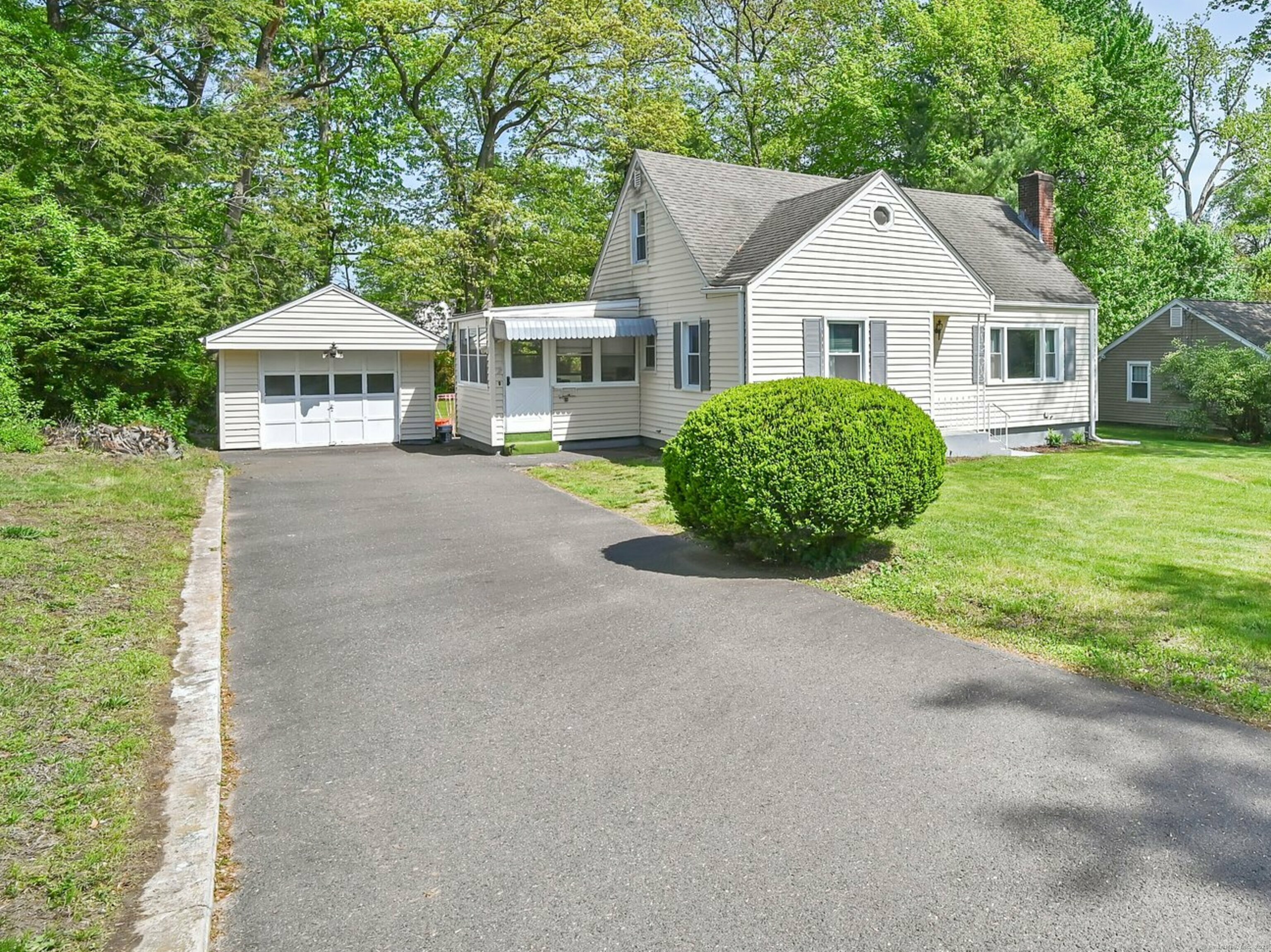 Property Photo: 23 Sunnyside Circle CT 06095