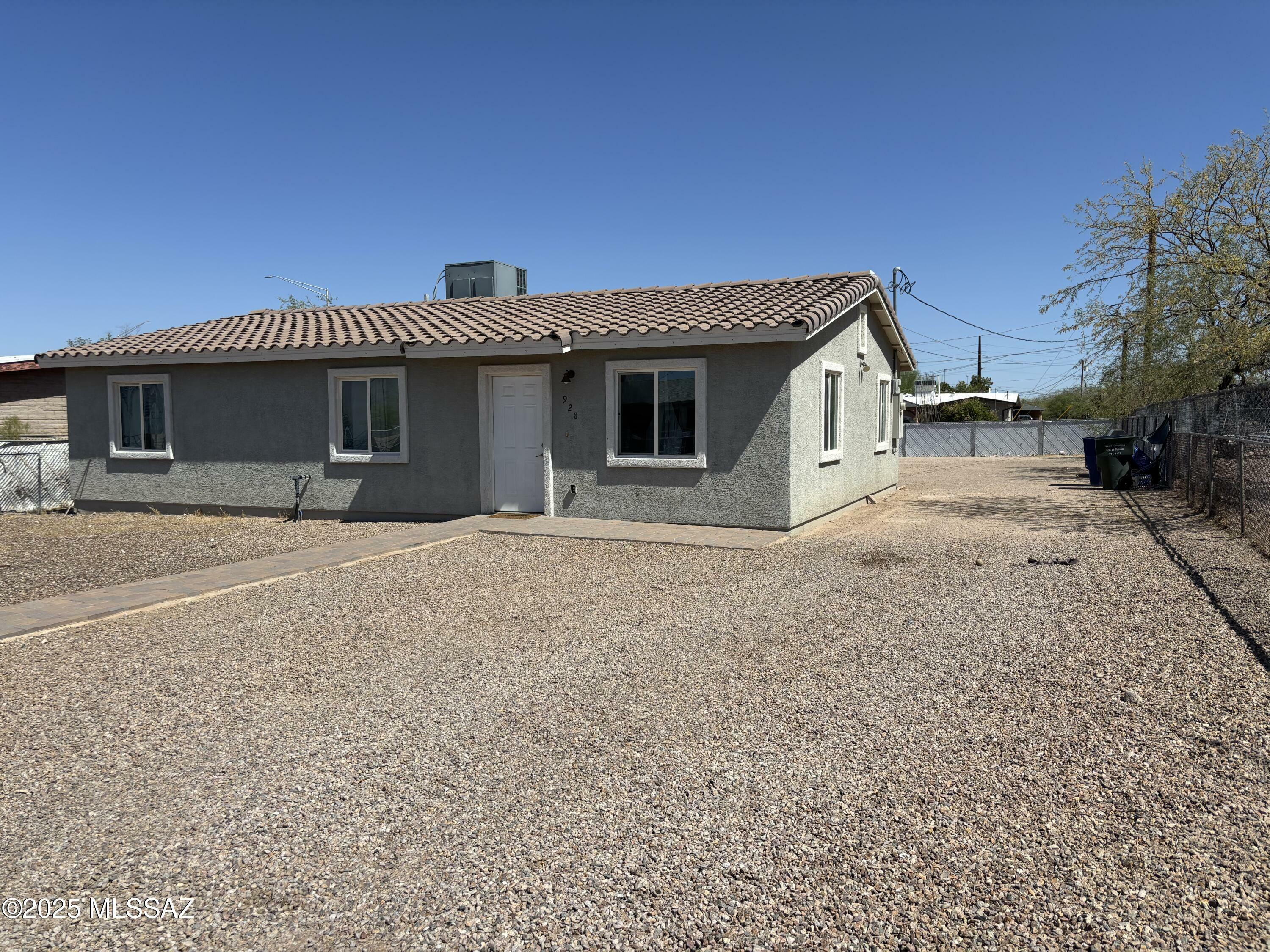 Property Photo:  928 W Pennsylvania Street  AZ 85714 