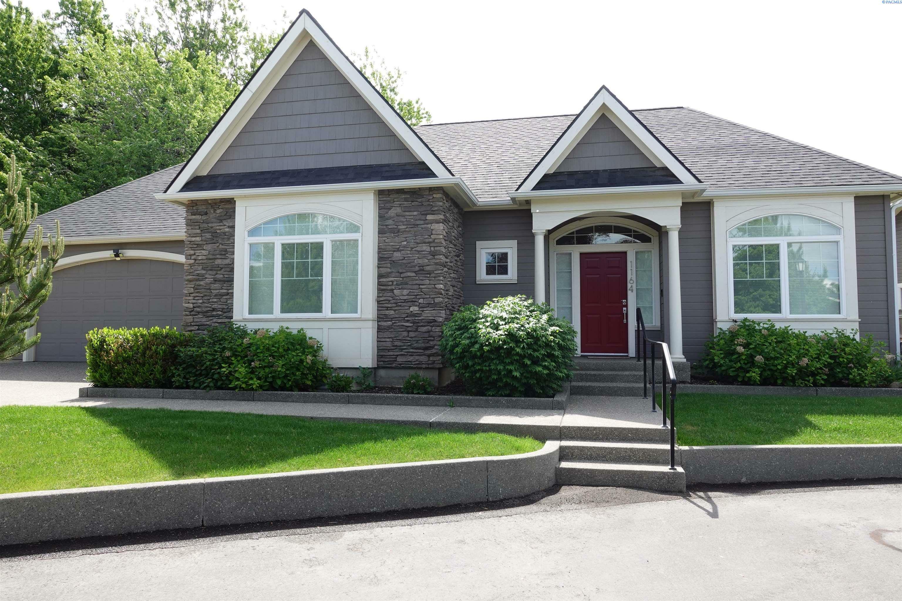 Property Photo: 1164 SE Creekside Dr WA 99324-1645