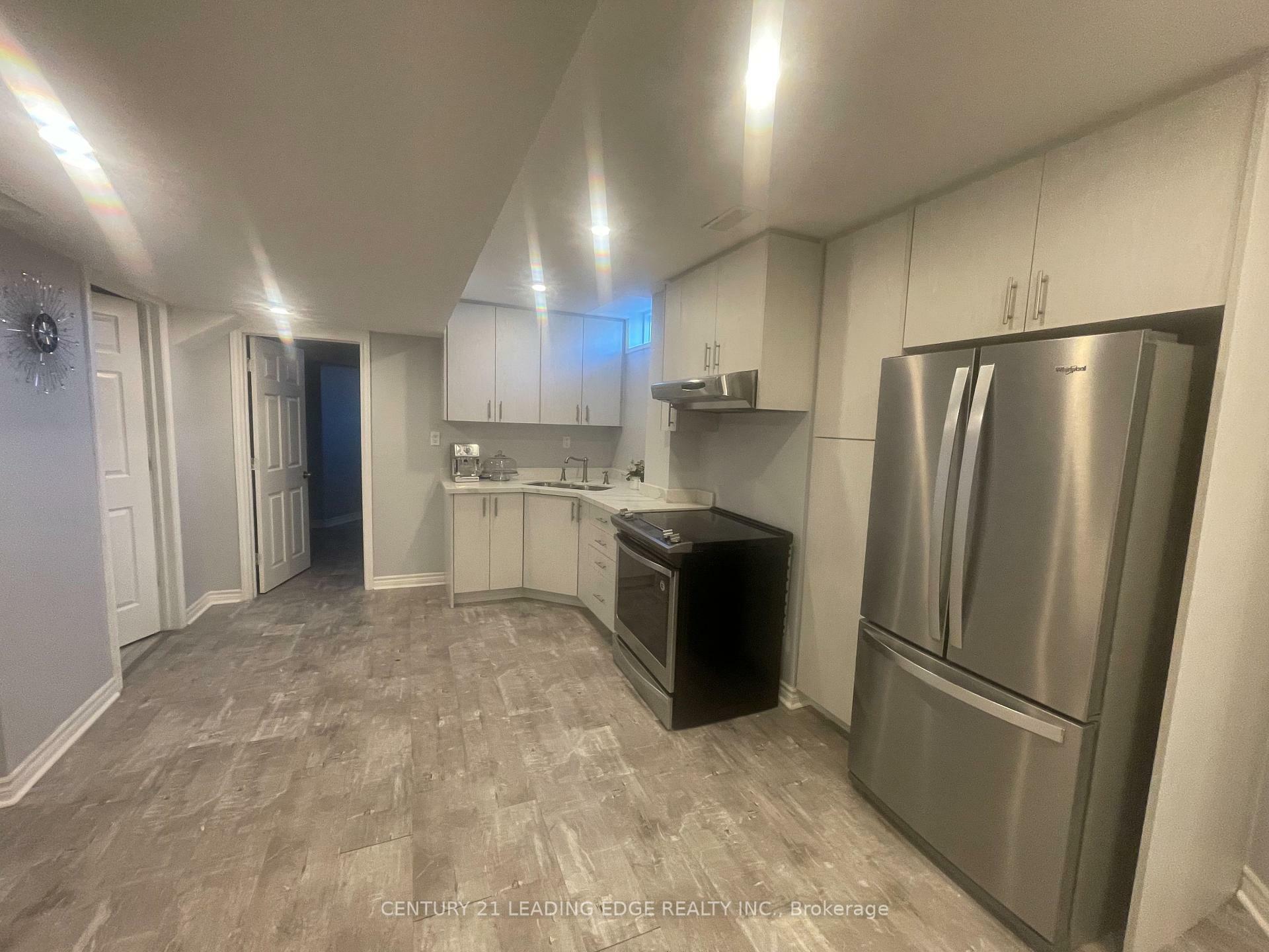 Photo de la propriété: 72 Pelee Avenue ON L4H 3N5