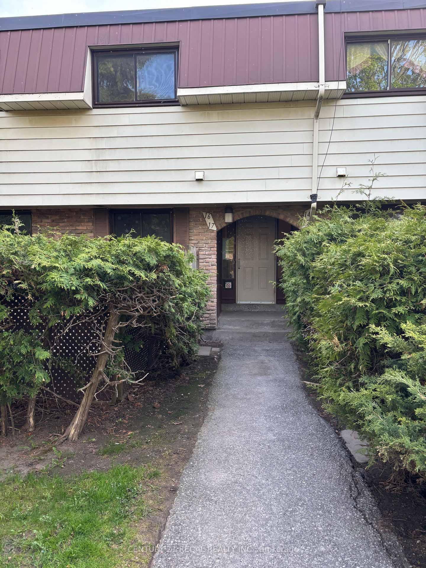 Property Photo: 506 Normandy Street 17 ON L1H 7N8