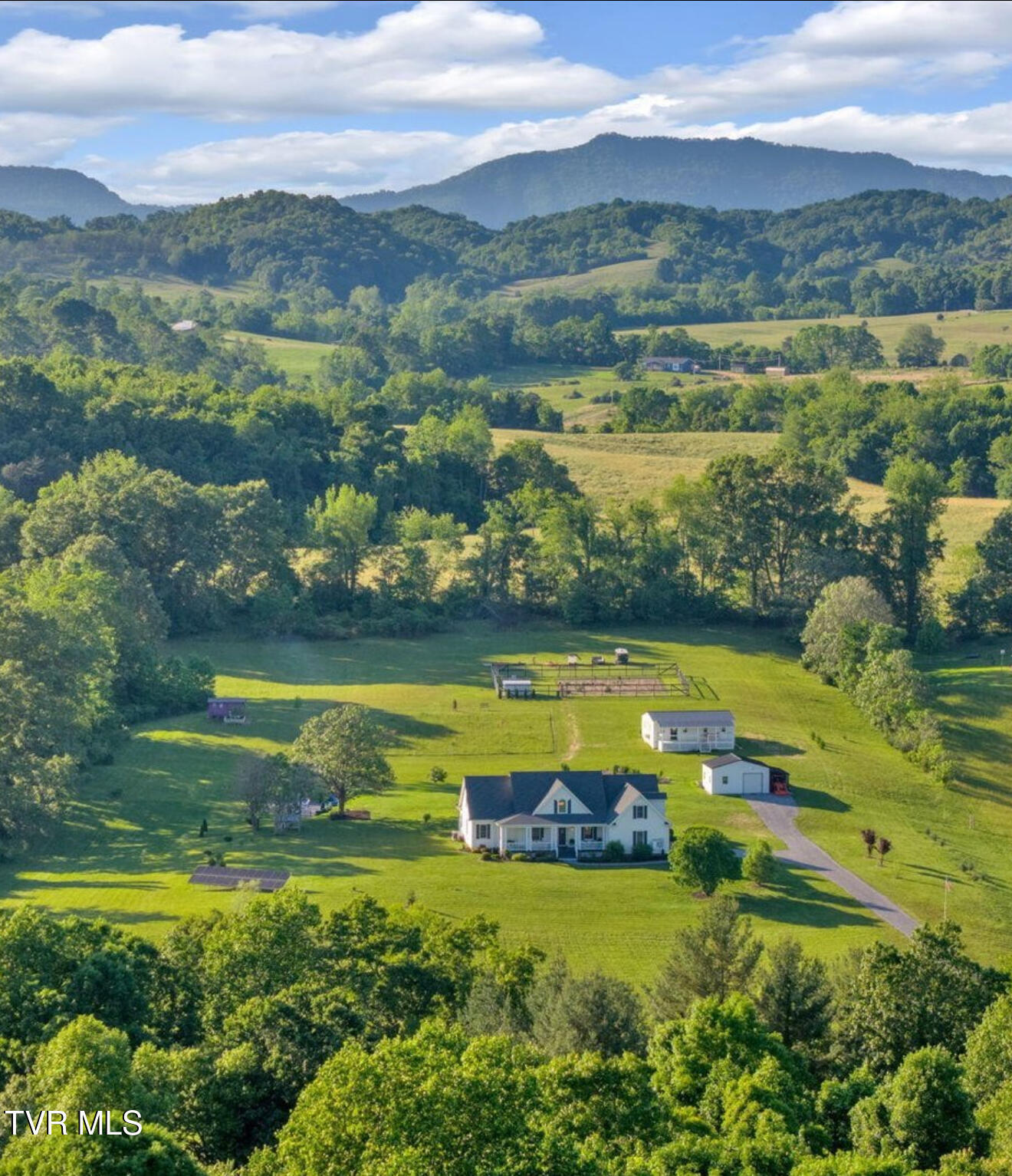 Property Photo: 1905 Martin Road TN 37681