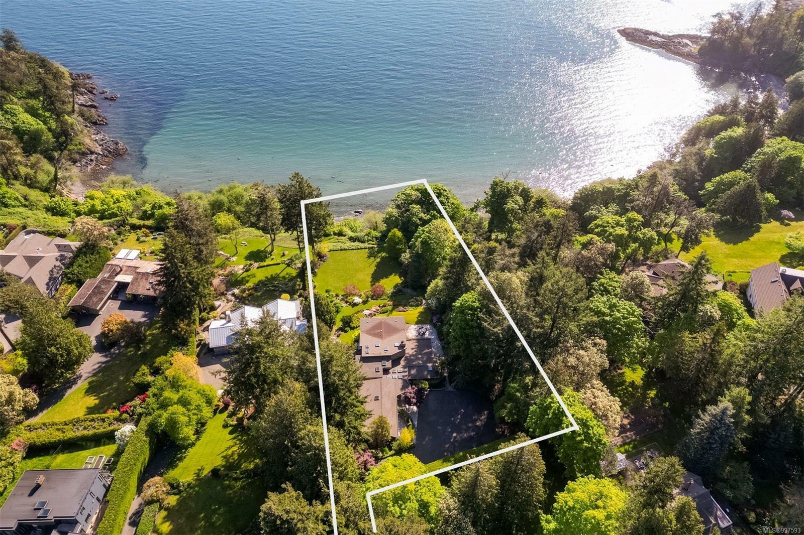 Property Photo: 2248 Arbutus Rd BC V8N 1V3