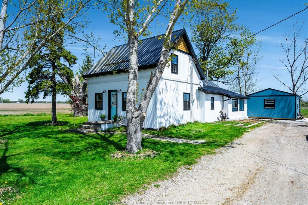 Property Photo: 242 Mersea Rd 21 ON N8H 3V7