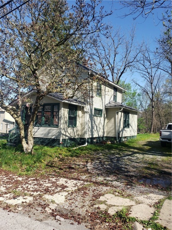 501 Hull St  Sharon PA 16146 photo