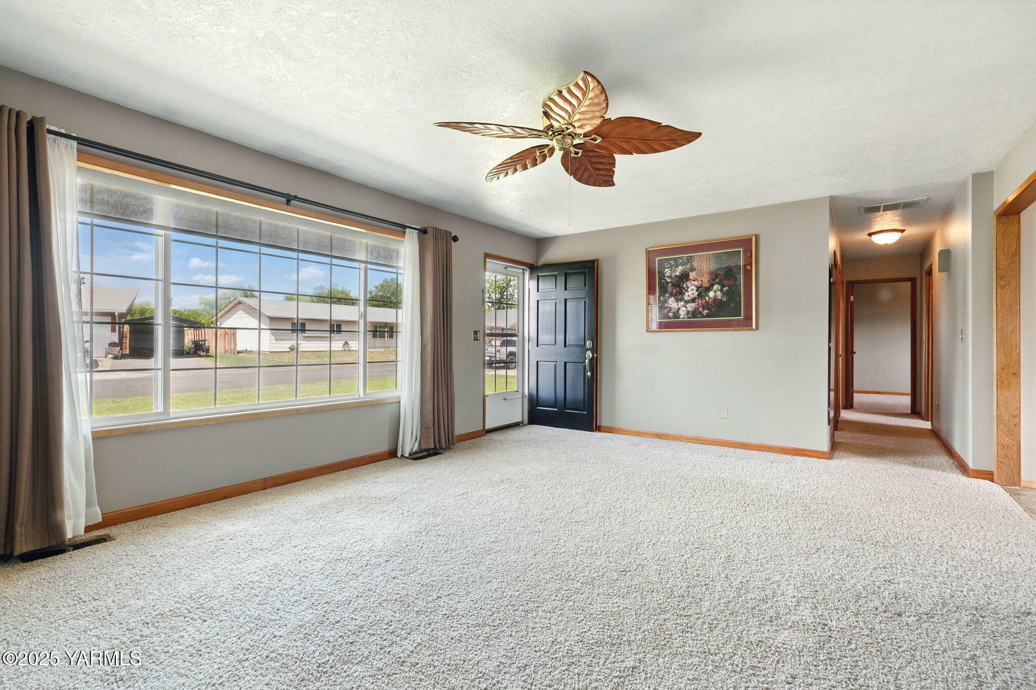 Property Photo: 1209 S 31st Ave WA 98902