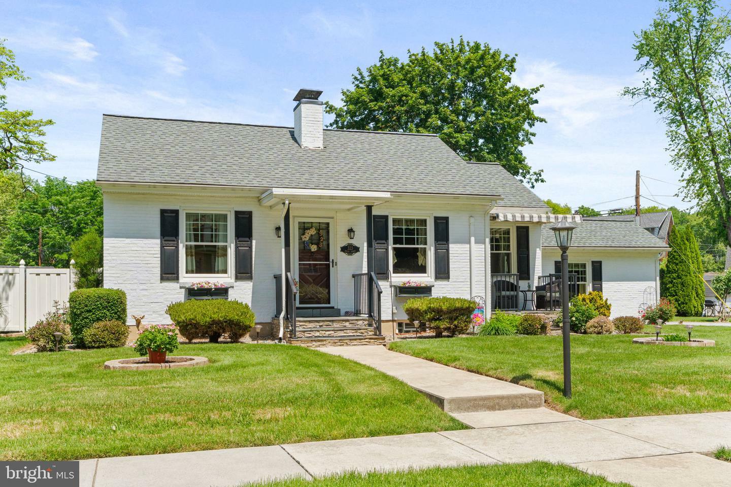 Property Photo: 323 Bailey Street PA 17070