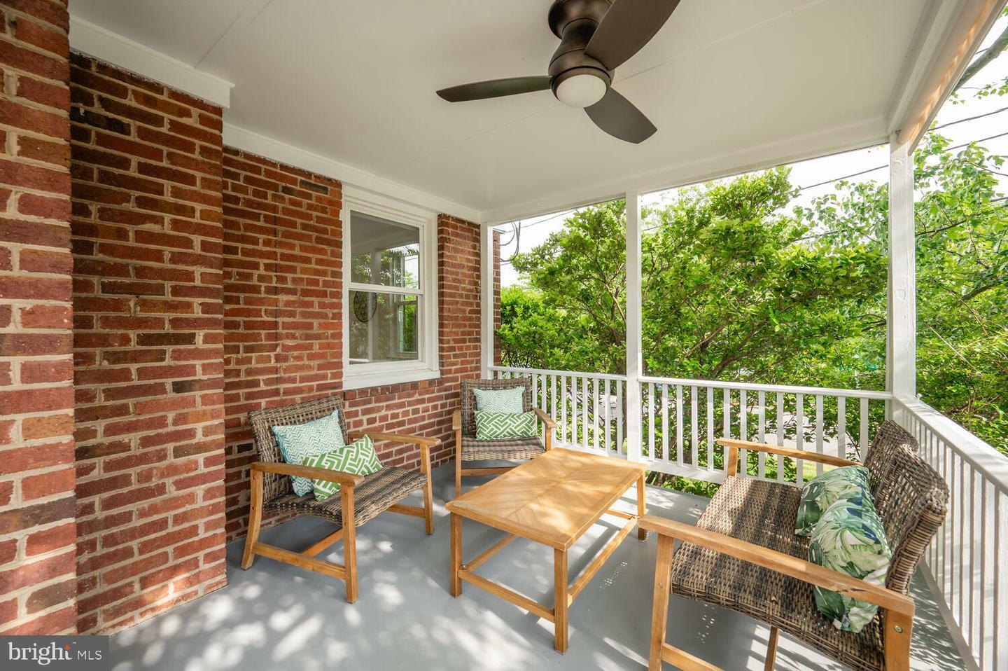 Property Photo: 1113 Cross Drive VA 22302