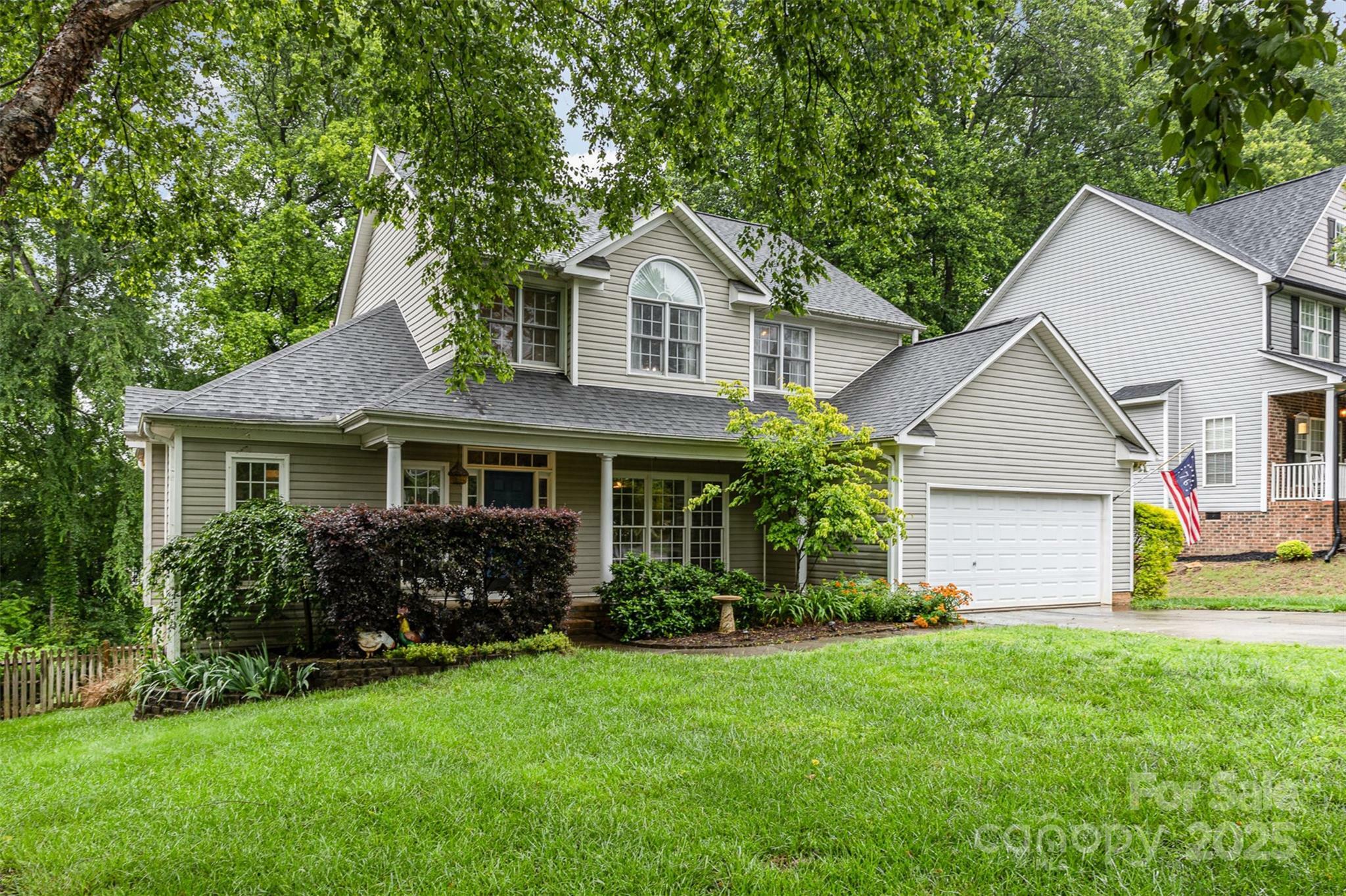 Property Photo: 17318 Cambridge Grove Drive NC 28078