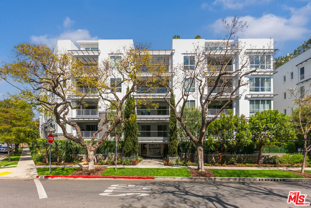Property Photo: 460 N Palm Dr CA 90210