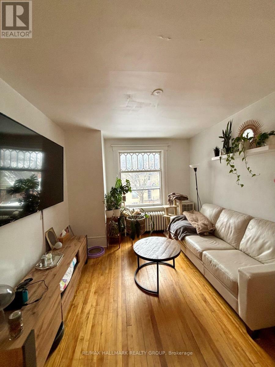 Property Photo: 421 Lisgar Street 3 ON K1R 5G9
