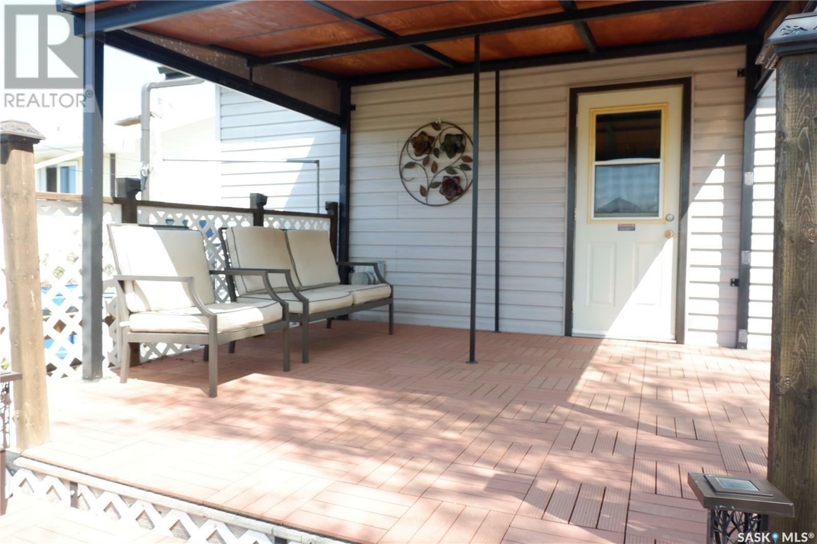 Property Photo: 15 A Avenue SK S0H 4K0