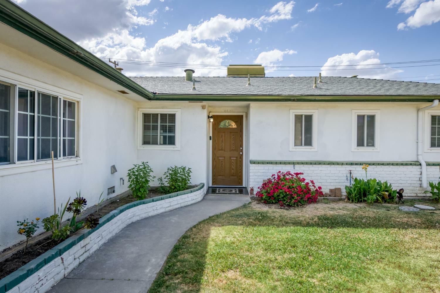 Property Photo: 5535 N Millbrook Avenue CA 93710