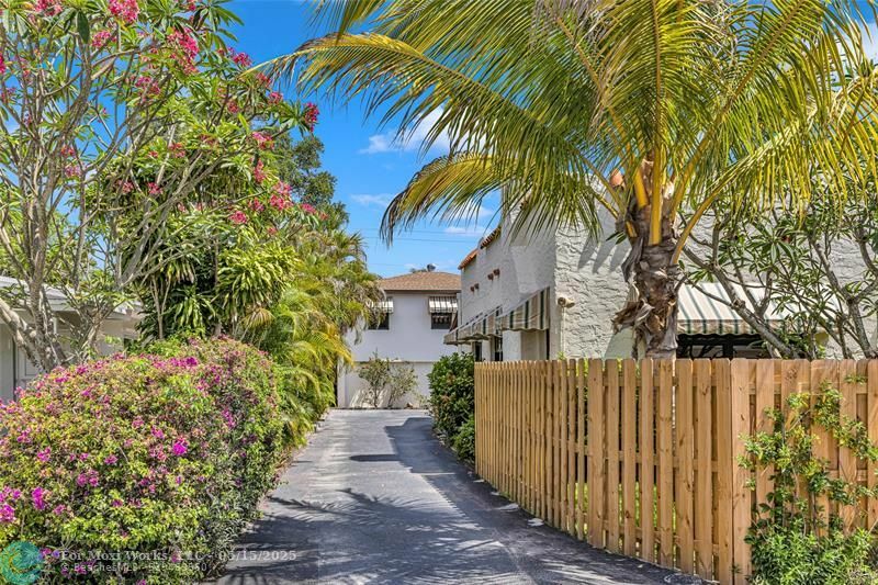 Property Photo: 309 SW 20th St 2 FL 33315