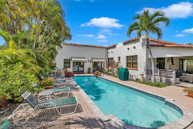 Property Photo: 309 SW 20th St 2 FL 33315