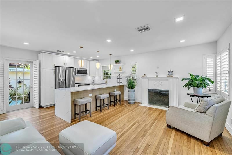 Property Photo: 1600 NE 4th Ct FL 33301
